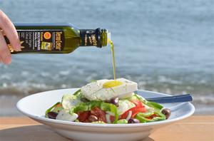 Græsk salat med olivenolie fra Terra Creta